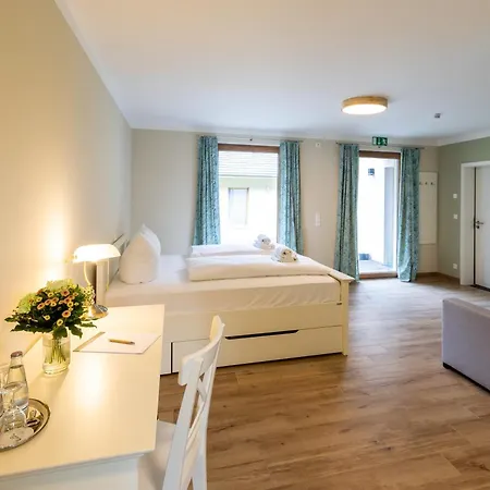 Ξενοδοχείο Cafe Wildau & Restaurant Am Werbellinsee 4*